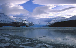 Imagen del lago Balmceda casi congelado y el Glaciar Balmaceda, el mas austral de todo el Hielo Patagonico Sur.