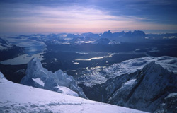 Imagen hacia el norte, macizo del Paine y Glaciar Tyndall.