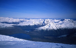 La Laguna Azul y el sector glaciado del Canal de las Montañas.