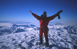La magia del invierno patagonico, desde la cumbre del Monte San Lorenzo luego de 10 años y tres intentos a la montaña.