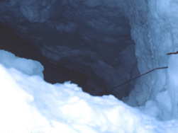 Aspecto de la salida de la grieta en que cai en la bajada de la Falla de Reichert. 10 metros de profundidad